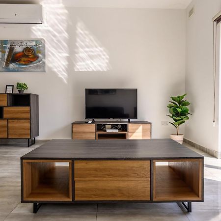 F11 Room 2, Private Room Two Single Beds Shared Bathroom In Shared Flat Msida Extérieur photo