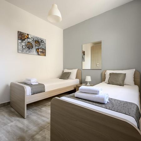 F11 Room 2, Private Room Two Single Beds Shared Bathroom In Shared Flat Msida Extérieur photo