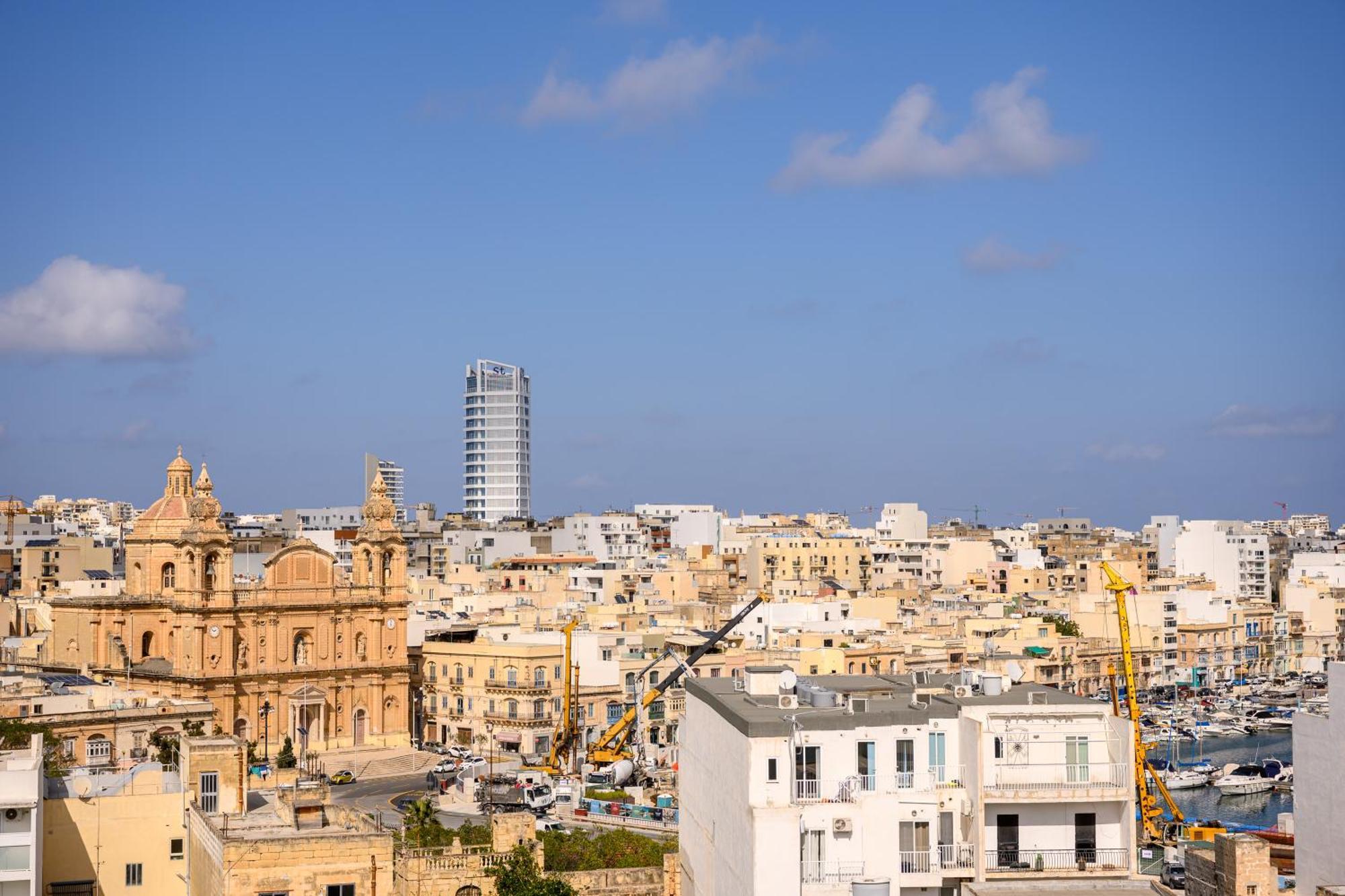 F11 Room 2, Private Room Two Single Beds Shared Bathroom In Shared Flat Msida Extérieur photo