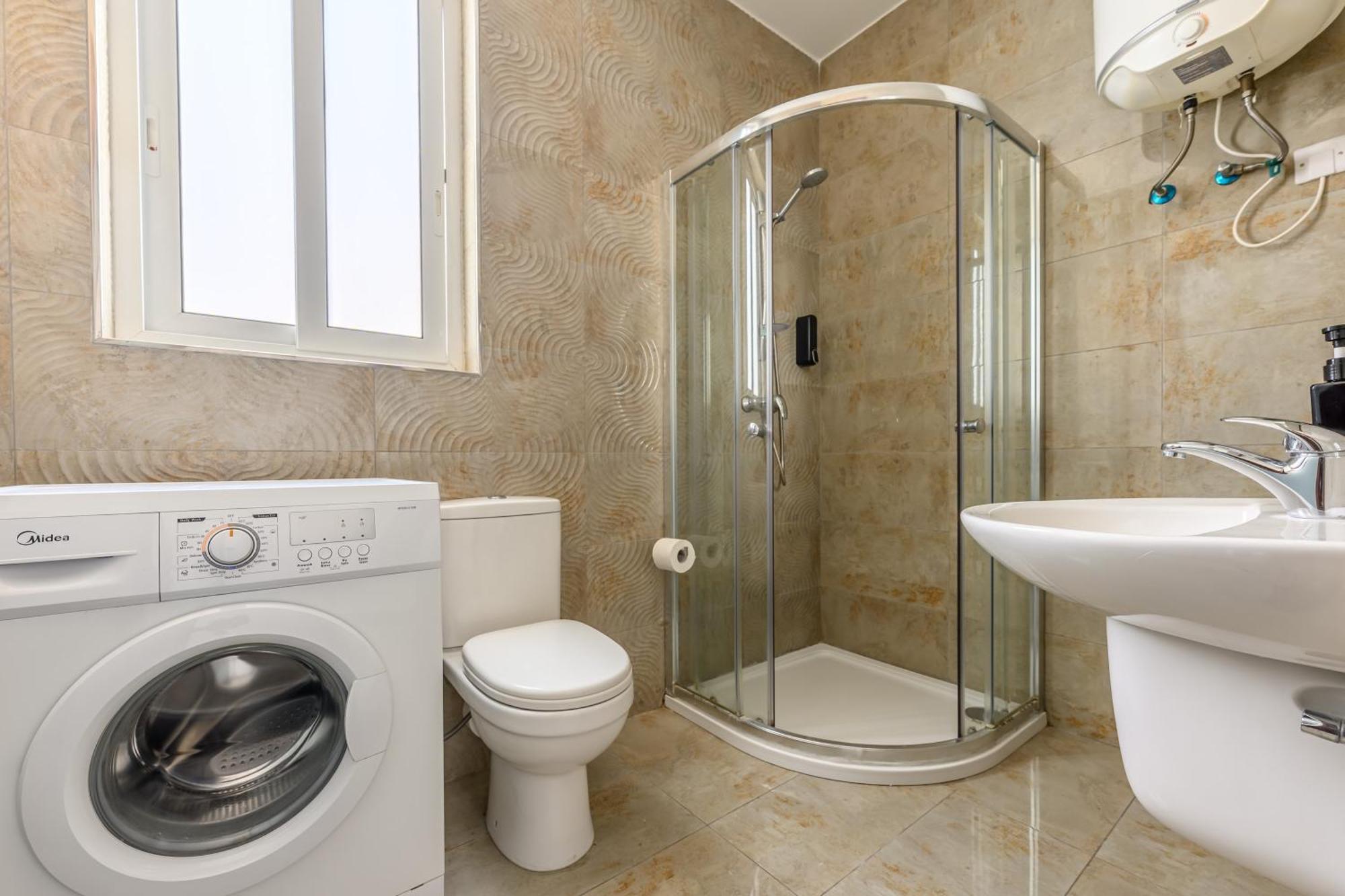 F11 Room 2, Private Room Two Single Beds Shared Bathroom In Shared Flat Msida Extérieur photo