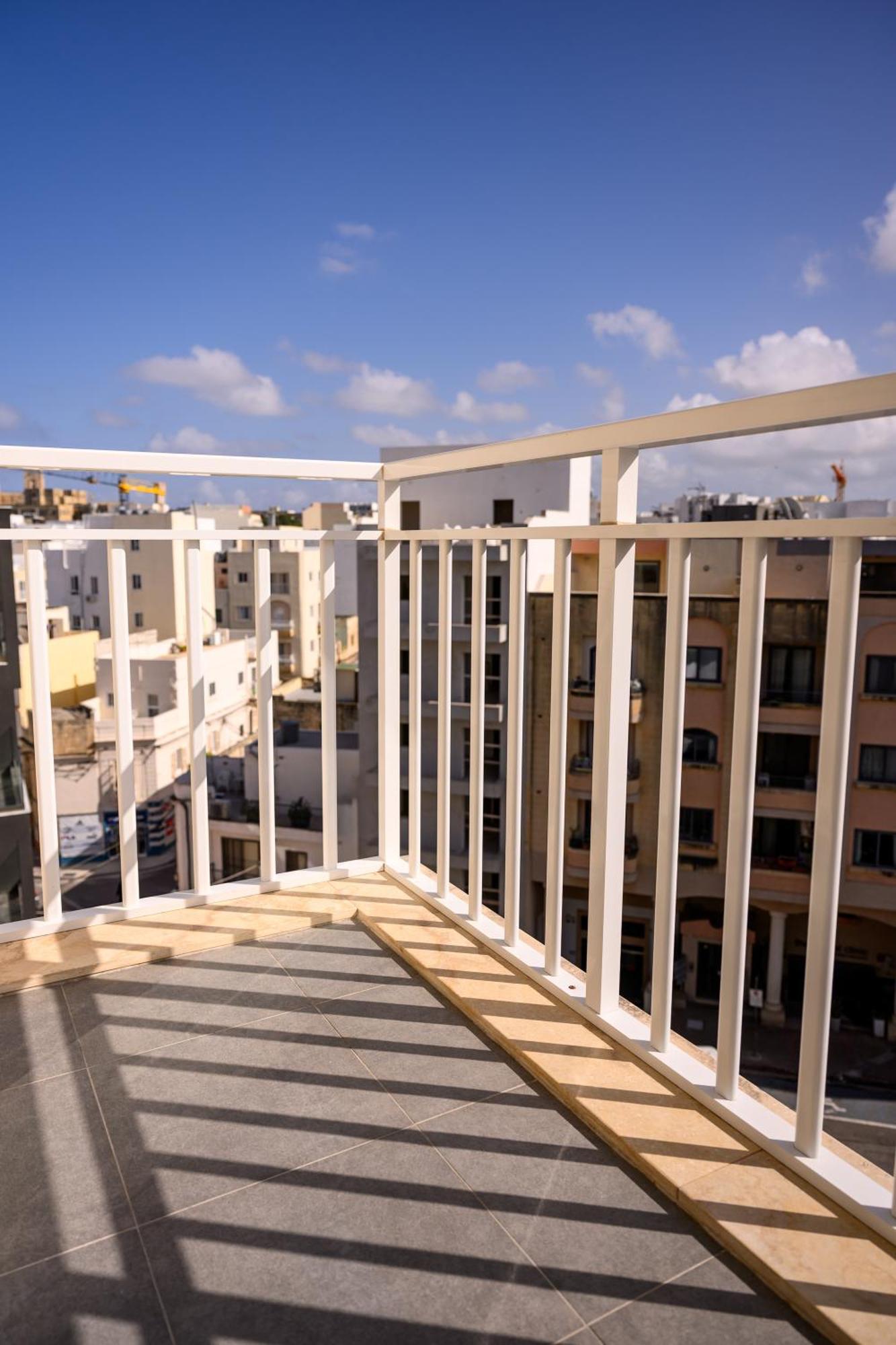F11 Room 2, Private Room Two Single Beds Shared Bathroom In Shared Flat Msida Extérieur photo