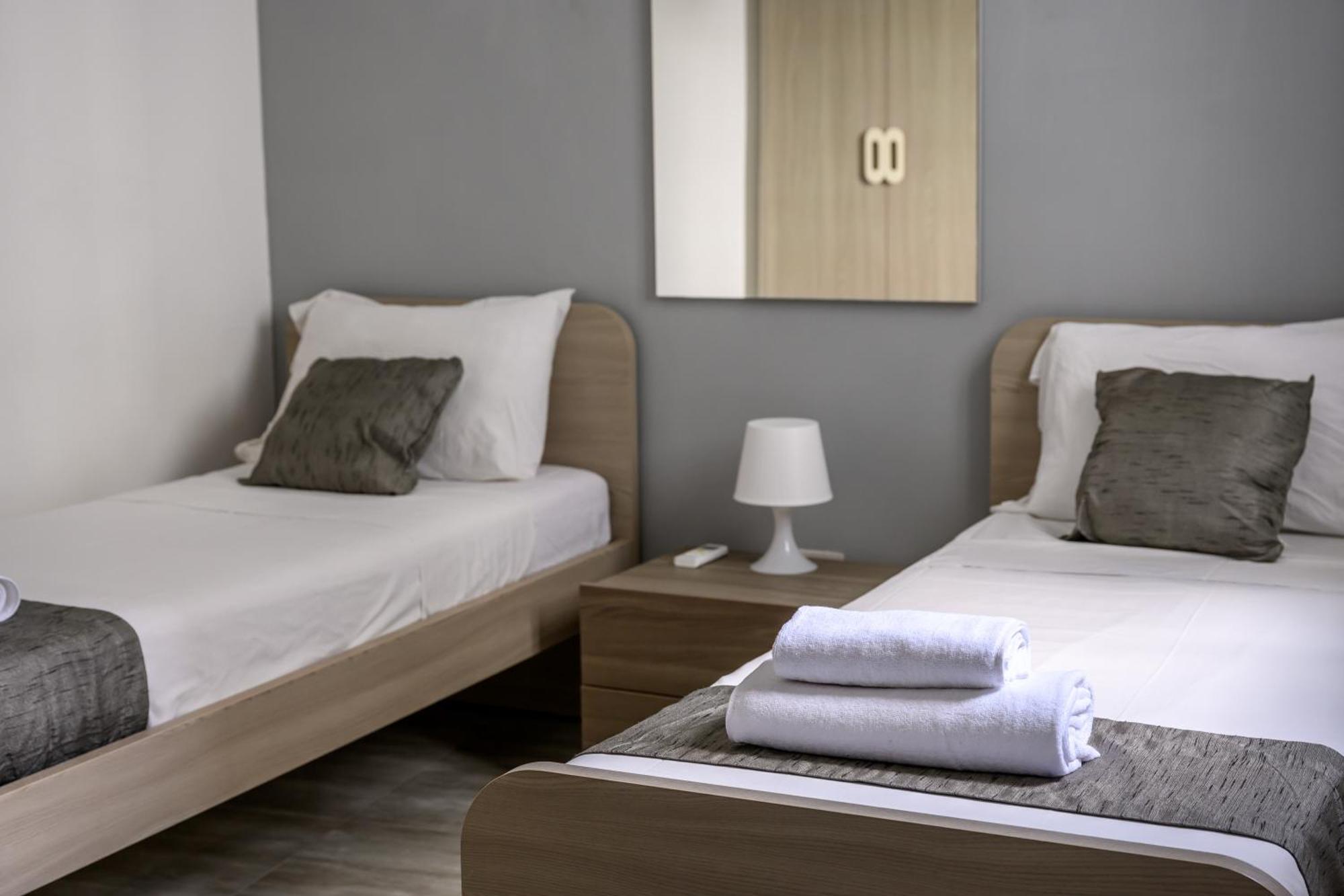 F11 Room 2, Private Room Two Single Beds Shared Bathroom In Shared Flat Msida Extérieur photo